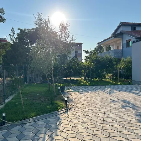 T & I Firepit, Bbq & Grill Villa