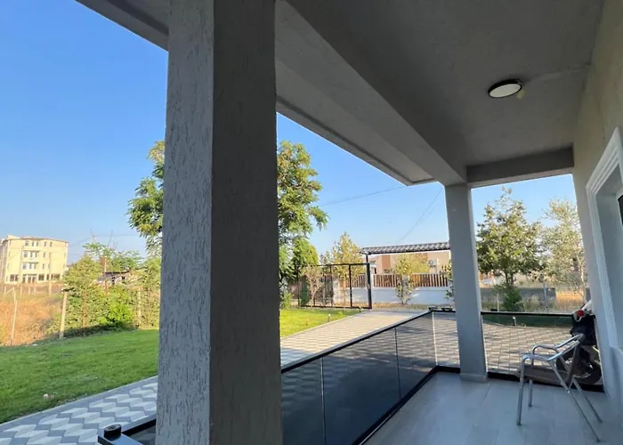 Villa T & I Firepit, Bbq & Grill Durrës