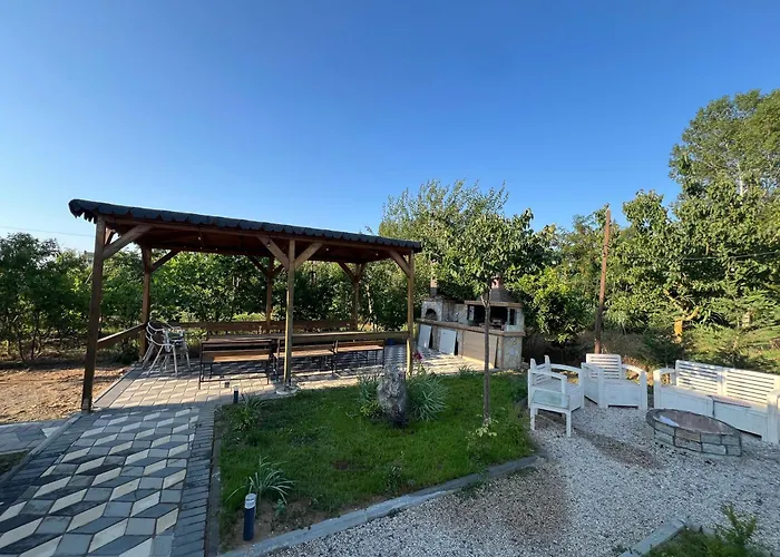 T & I Firepit, Bbq & Grill Willa Durrës